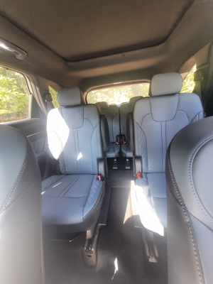 The 2025 Kia Sorento PHEV features a roomy interior, and seating for 6 passengers.