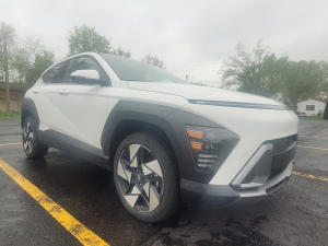 The 2025 Hyundai Kona is offered in a sharp two-tone color scheme.