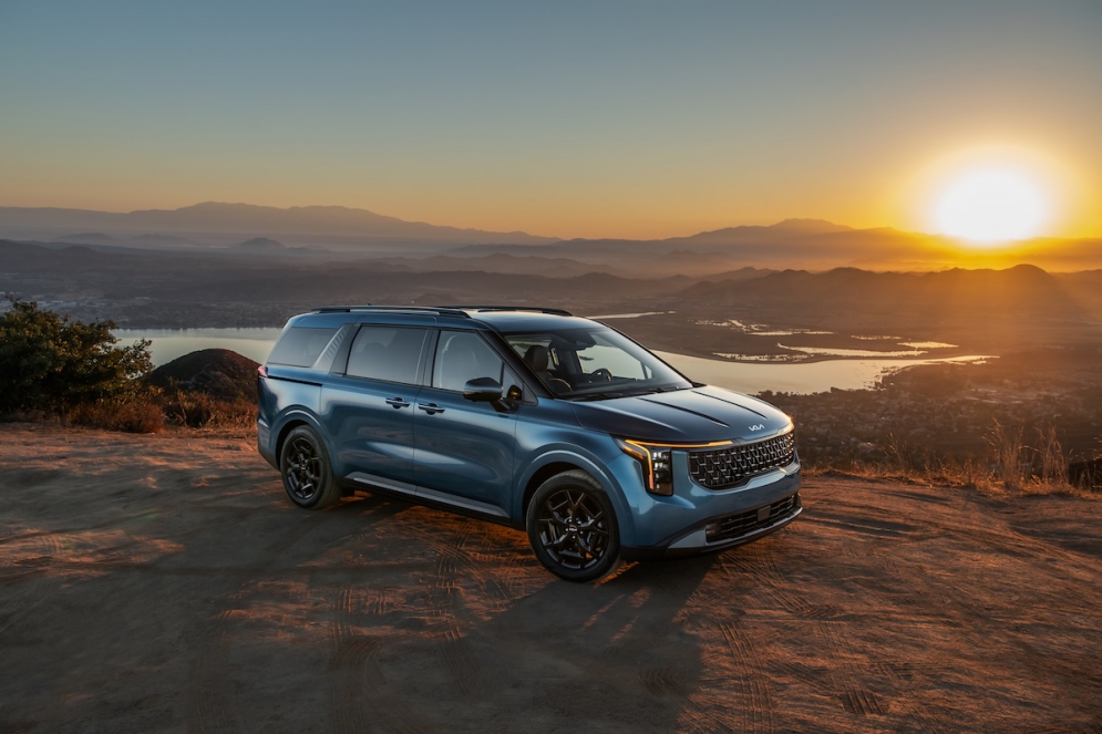 The 2025 Kia Carnival has added a hybrid option.
