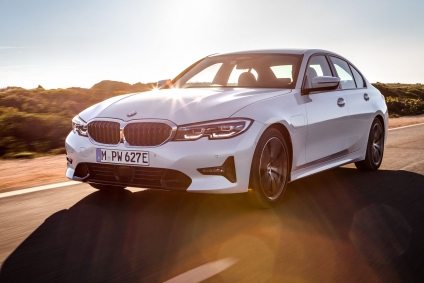 2021 BMW 330e plug-in hybrid combines sporty ride and luxury with green credentials