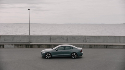 2025 Volvo S60 plug-in hybrid delivers beauty, performance, fuel economy