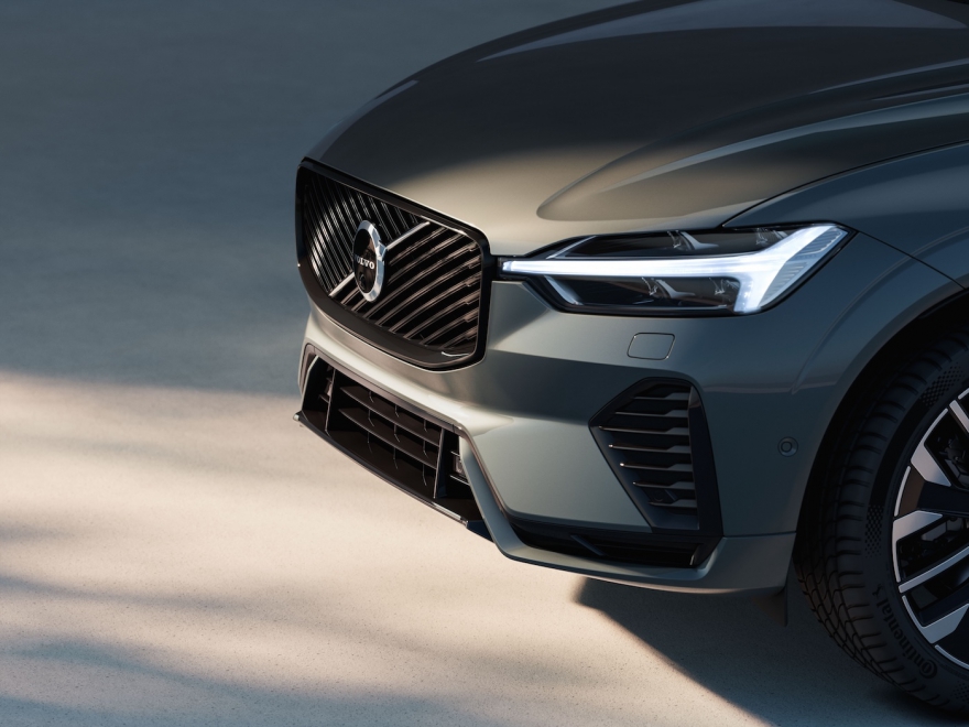 2026 Volvo XC60 plug-in hybrid is eco-friendly, fast and luxurious