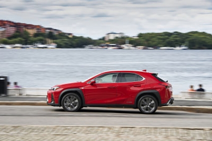 2019 Lexus UX 250h F Sport offers rare combo of luxury, power and fuel mileage