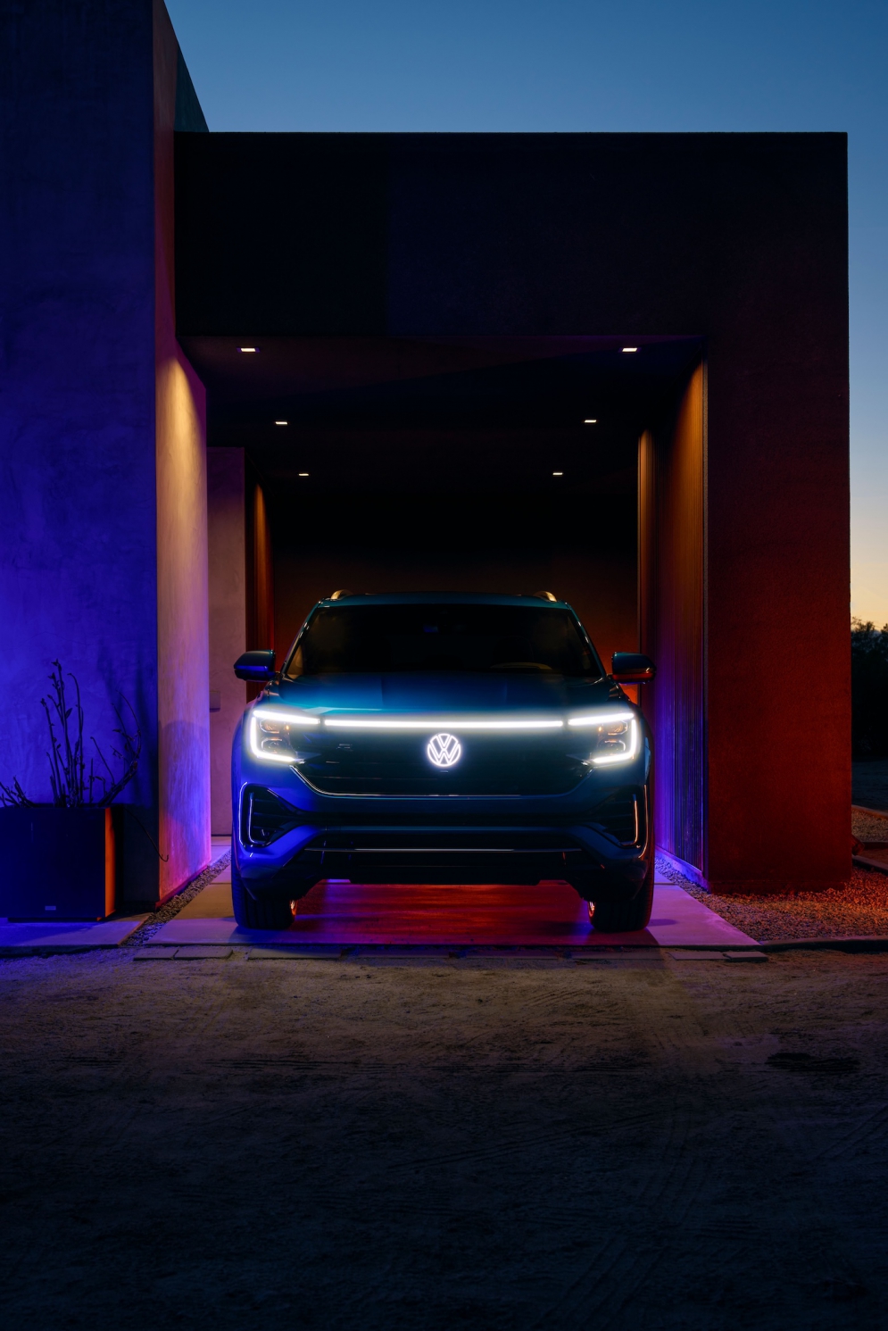 Light bars are featured in the front and rear of the Atlas Cross Sport.