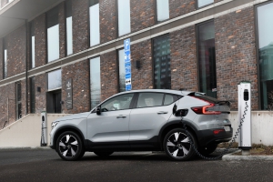 The official fuel economy numbers on the single-motor 2024 Volvo C40 are 107 MPGe (118 MPGe city, 96 MPGe highway).