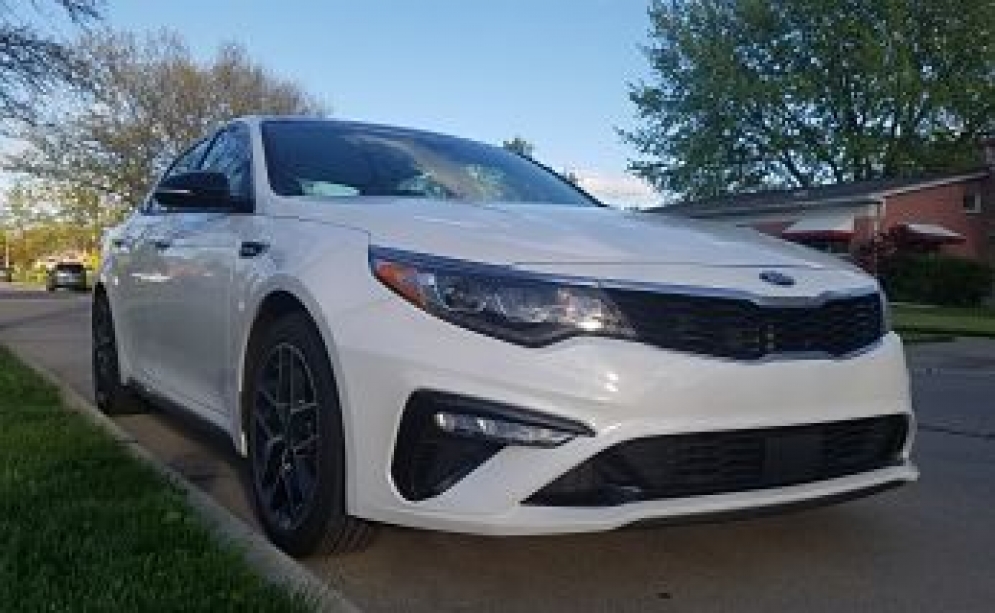 The 2019 Kia Optima SX has a more upscale design than the price range would indicate. It also offers a powerful turbo powerplant.