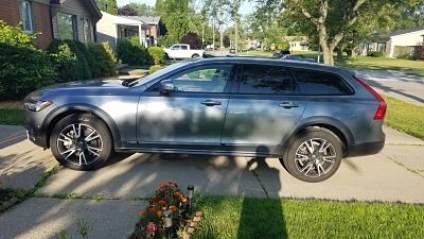 2019 Volvo V90 Cross Country: Introducing the high-end station wagon