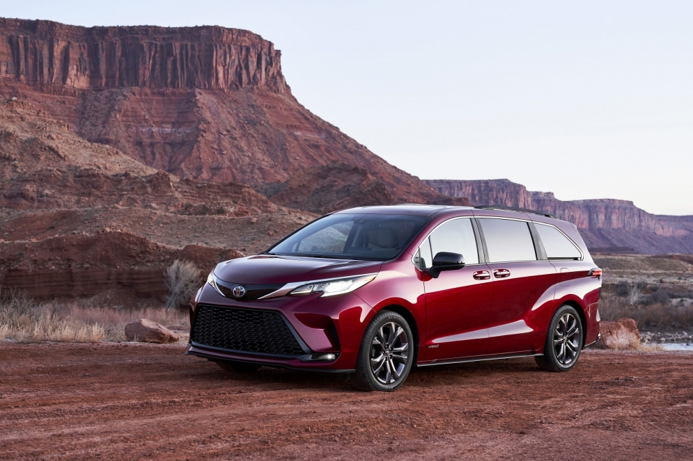 The Toyota Sienna gets a full reinvention for 2021, going hybrid-only and getting a new complete redesign.
