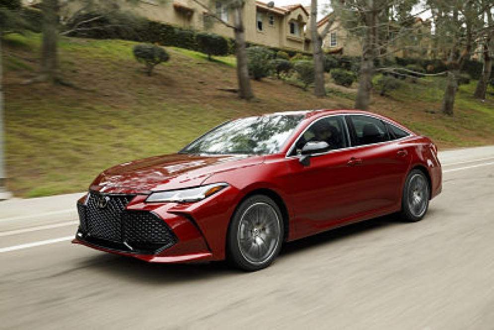 The 2019 Toyota Avalon gets a fresh, sharp-looking redesign for 2019.