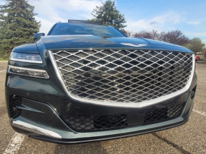 The design of the 2023 Genesis GV80 will turn heads, including its standout grille.